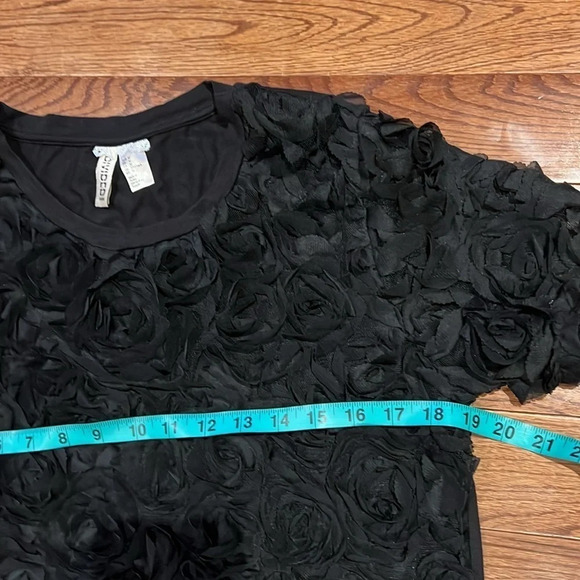 H&M  black floral textured patterned short-sleeve top blouse Sz M - Picture 5 of 11
